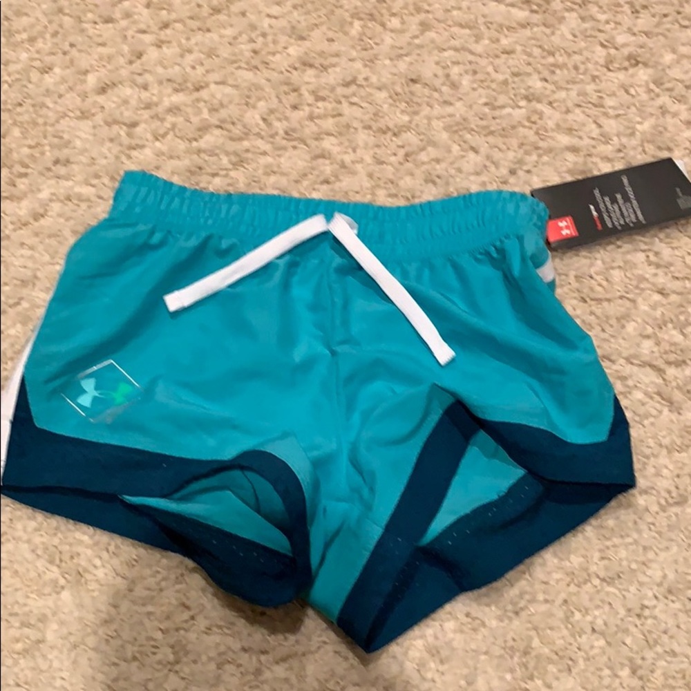 NWT under armour girls shorts M